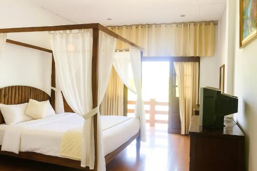 Ένα ή περισσότερα κρεβάτια σε δωμάτιο στο OYO 75597 The Tewsone Resort