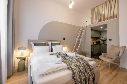 Ένα ή περισσότερα κρεβάτια σε δωμάτιο στο VIP Apartamenty BAST 143 TOP LOCATION - LUX z WANNĄ OFF Piotrkowska Stajnia Jednorożca HopaLupa ATLAS ARENA