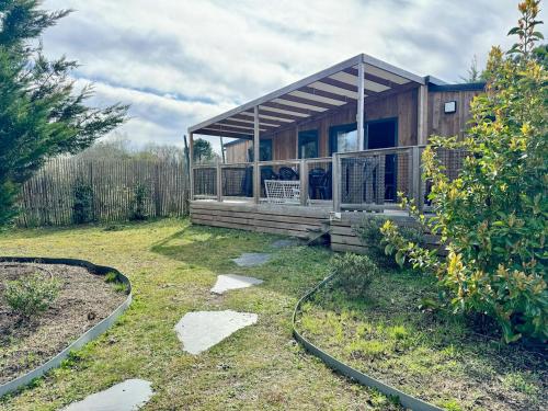 Chalet moderne piscine commune activités dans le domaine