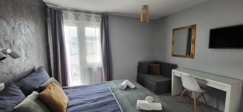 Televiisor ja/või meelelahutuskeskus majutusasutuses Doris Hotel