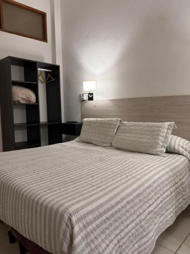 Ένα ή περισσότερα κρεβάτια σε δωμάτιο στο Alquiler en San Rafael