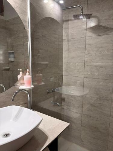 Ένα μπάνιο στο Alquiler en San Rafael