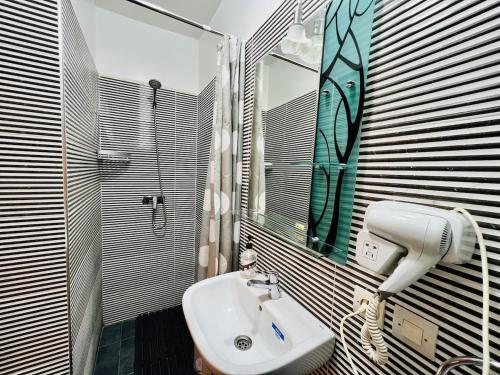 Ванная комната в Cycas Family aparts 1 ch salon parking