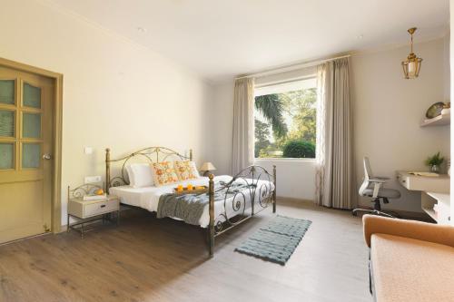 Postel nebo postele na pokoji v ubytování SaffronStays Emerald Farms