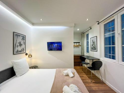 UrbanFlat 204 - Beautiful Studio in the center of Paris