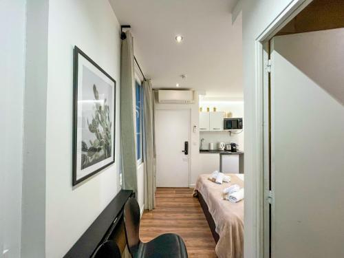 UrbanFlat 204 - Beautiful Studio in the center of Paris