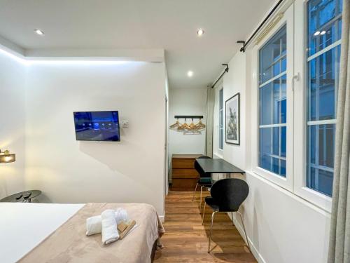 UrbanFlat 204 - Beautiful Studio in the center of Paris