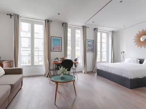 UrbanFlat 203 - Beautiful Studio in the center of Paris