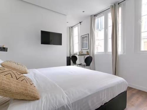 UrbanFlat 207 - Beautiful Studio in the center of Paris