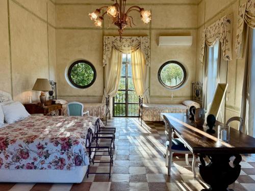 Postel nebo postele na pokoji v ubytování Pavillon Torre Del Falco