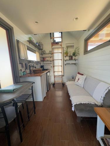 Η κουζίνα ή μικρή κουζίνα στο Tiny Terlingua-Terlingua Ghosttown-Locally Owned