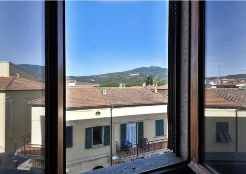 En generel udsigt til bjerge eller udsigt til bjerge taget fra lejligheden