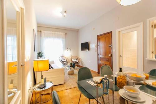 Bright Apt Full of Light Near El Divino Salvador