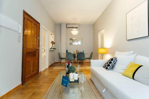 Bright Apt Full of Light Near El Divino Salvador