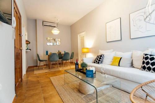 Bright Apt Full of Light Near El Divino Salvador