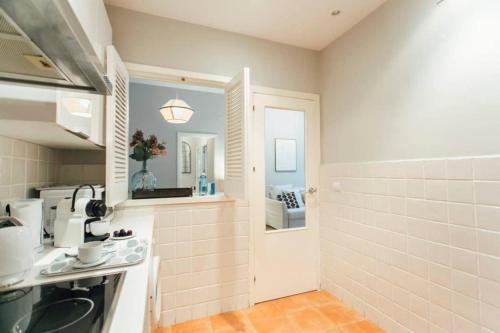 Bright Apt Full of Light Near El Divino Salvador