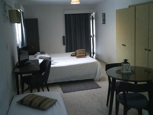 Postel nebo postele na pokoji v ubytování Panklitos Tourist Apartments