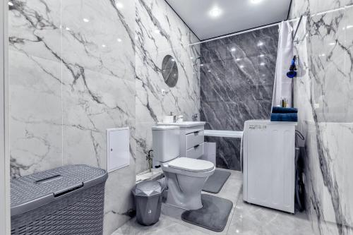 Koupelna v ubytování Уютная квартира в Астане на Кумисбекова 9А ЖК Целиноград