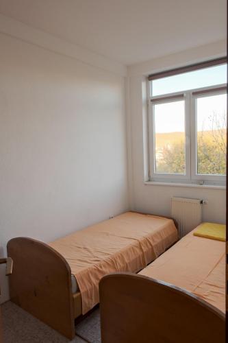 Ένα ή περισσότερα κρεβάτια σε δωμάτιο στο Banja Luka Lux