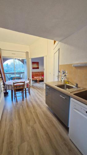 Appartement dans la verdure près des plages - Duplex au 2eme étage - Parking - Loggia