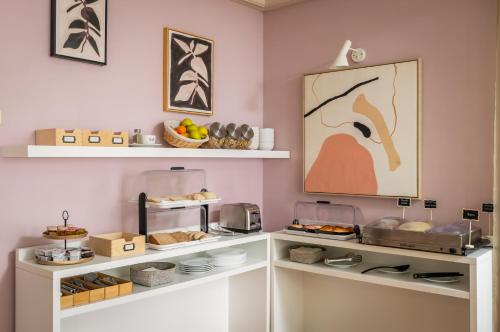 Kuchyň nebo kuchyňský kout v ubytování BYPILLOW Villa Lorena Adults Recommended
