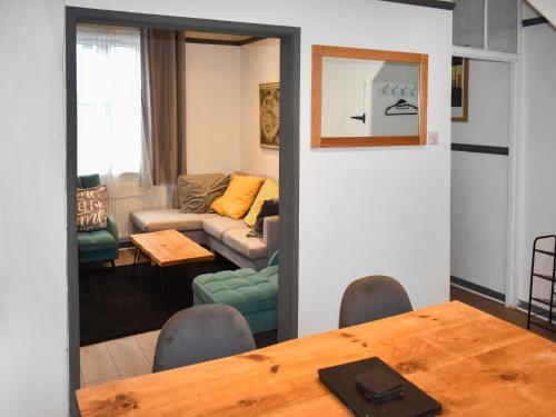 Posezení v ubytování Cliffside Cottage