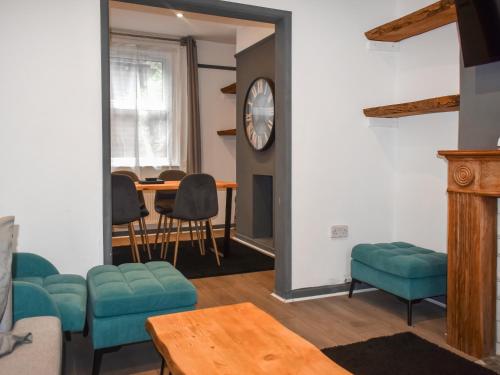 Posezení v ubytování Cliffside Cottage