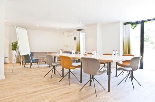 a dining room with a table and chairs at Hotel Le Saint Gelais in Angoulême