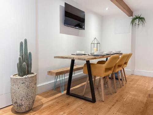 Et tv og/eller underholdning på Golden Goose Cottage - Ukc7087