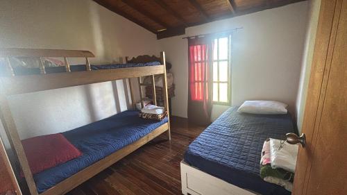 Postel nebo postele na pokoji v ubytování Cabaña descanso