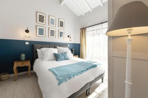 Postel nebo postele na pokoji v ubytování Casita by the Castle