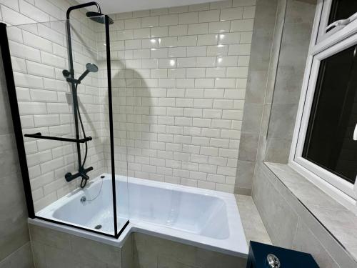 Koupelna v ubytování Beautiful Modern 3 Bedroom Home