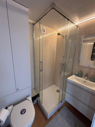 Un baño de Houseboat -La Calma- Czaplinek