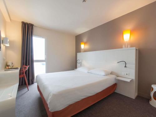 Ένα ή περισσότερα κρεβάτια σε δωμάτιο στο ibis Styles La Rochelle Centre les Minimes