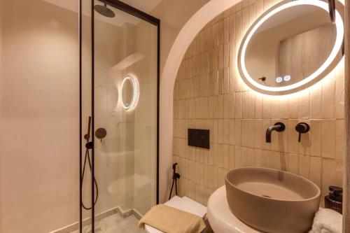 Ένα μπάνιο στο Villa Kamelia Seaside Breeze by Villa Plus