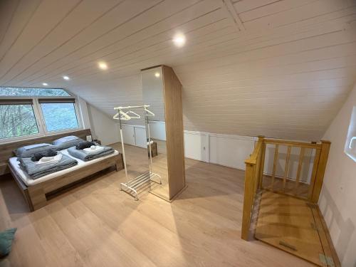 Ένα ή περισσότερα κρεβάτια σε δωμάτιο στο Offline vendégház