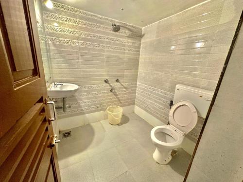 Un baño de Jacks Calangute Place