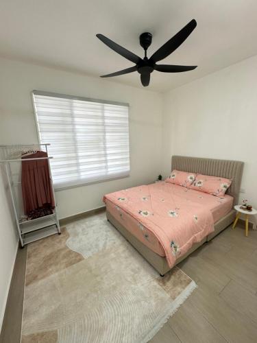 Ένα ή περισσότερα κρεβάτια σε δωμάτιο στο Sireh Residence