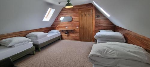 Ένα ή περισσότερα κρεβάτια σε δωμάτιο στο Stylish Lodge in the Peak District sleeps up to 9