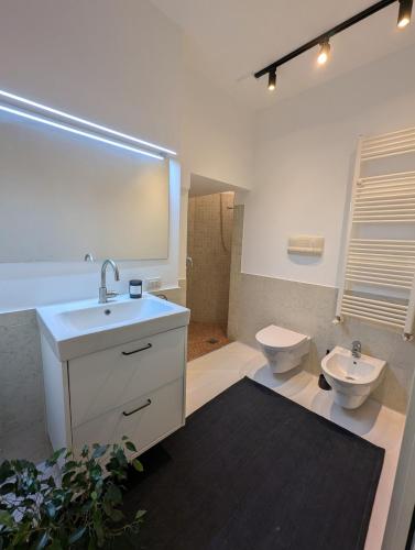 Luxury Suite - Zen Urban Retreat