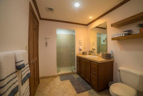 Koupelna v ubytování Veranda 6F 2 bdr Garden View in Los Suenos