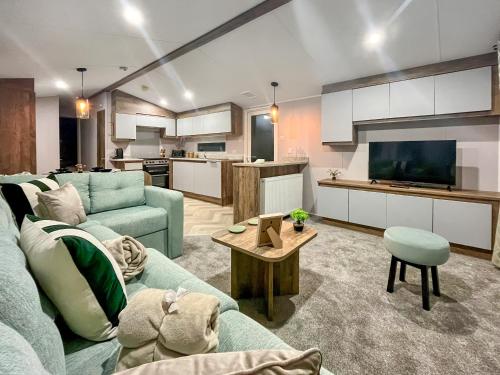 Una cocina o cocineta en Lily Pad Lodge