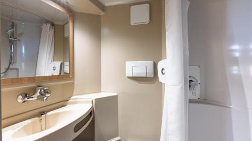 Un baño de Premiere Classe Bordeaux Sud Villenave D'ornon