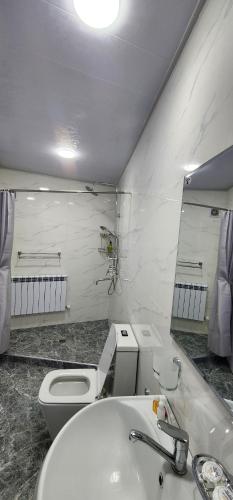 Koupelna v ubytování Guest house near Registan