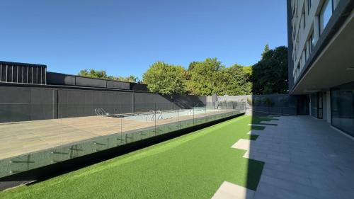 Κήπος έξω από το Oceana Suites en Los Angeles