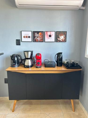 a counter with pots and pans on top of it at Studio com piscina e garagem Conforto e fácil acesso BR-101-Petfriendly, 2º andar in Joinville