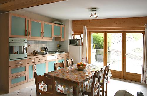 Η κουζίνα ή μικρή κουζίνα στο Appartement cosy à Châtel avec vue sur la montagne, 60m²