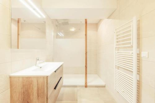 Ένα μπάνιο στο Appartement cosy à Châtel avec vue sur la montagne, 60m²