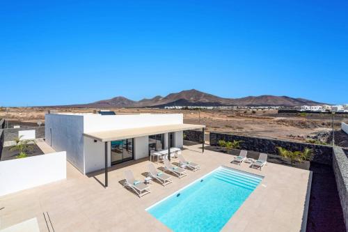 Villa Iraya by Villa Plus