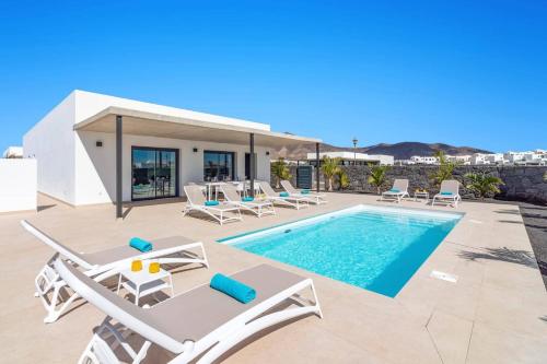 Villa Tigotan by Villa Plus